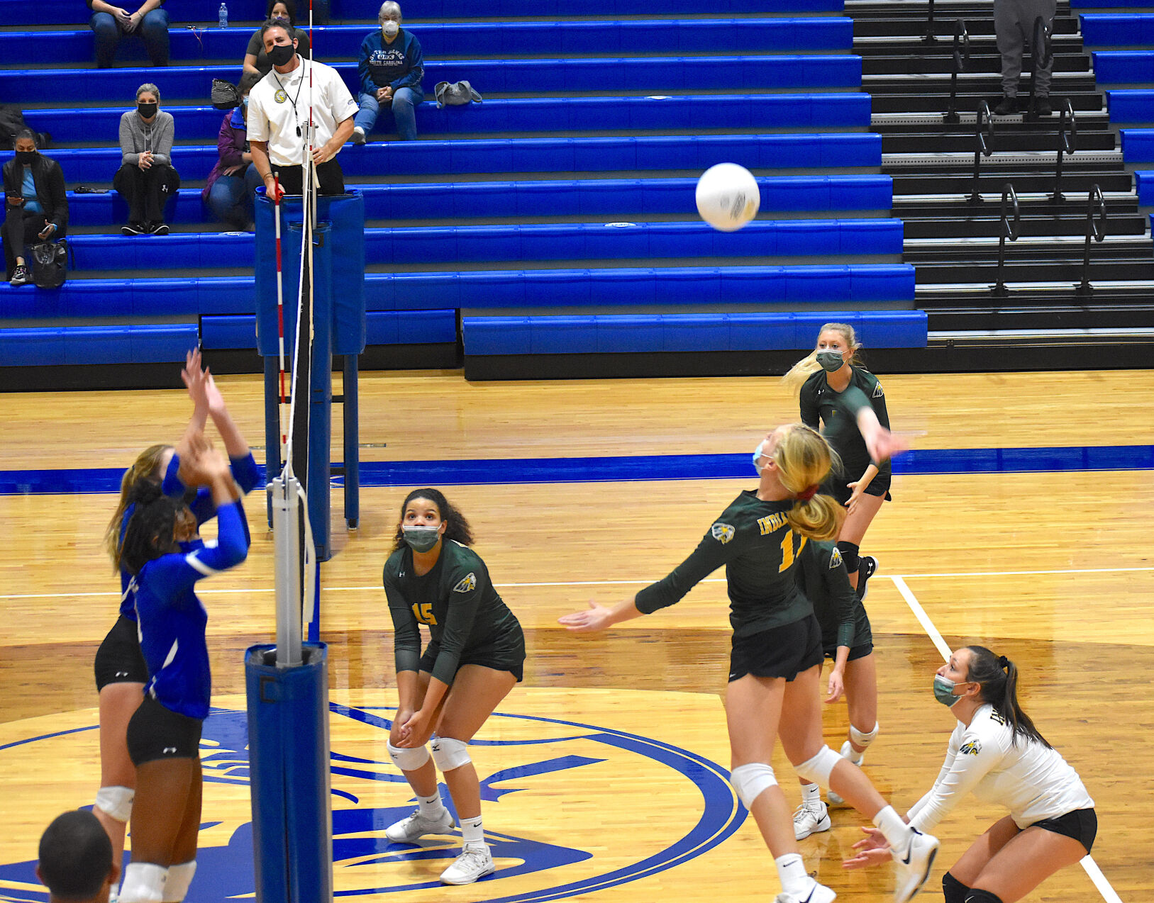 Raychel Ehlers 1000th volleyball (copy)